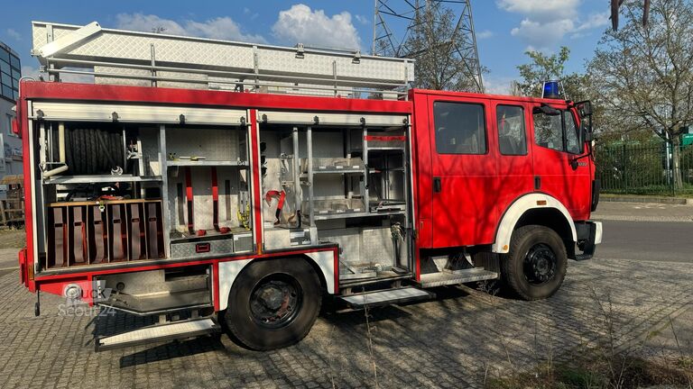 Feuerwehrauto Mercedes-Benz 1222