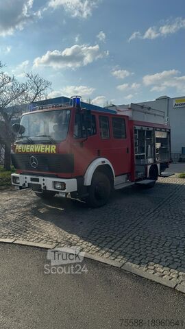 Feuerwehrauto Mercedes-Benz 1222