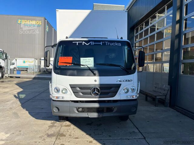 Valise Mercedes-Benz Accelo 915 4x2 Closed Cargo Truck