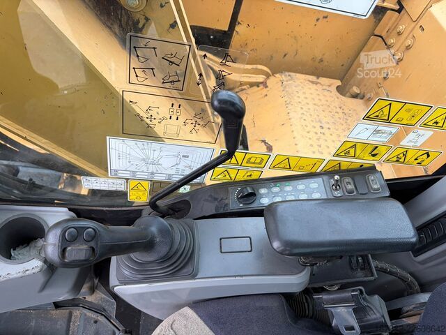 حفارة زاحفة Caterpillar 315FLCR