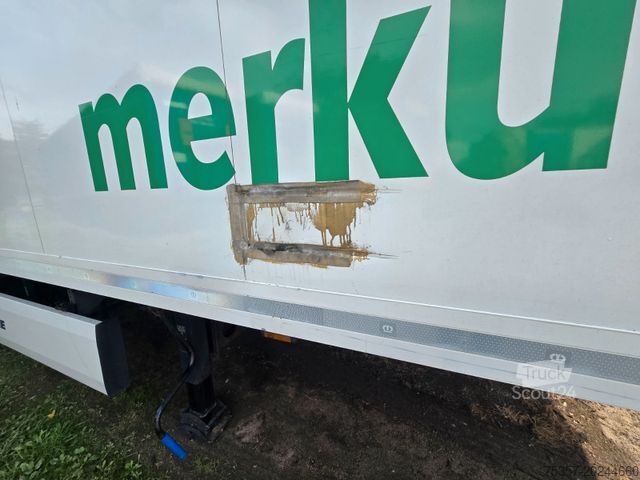Semirimorchio frigorifero KRONE SD. Carrier Vector pelstock.