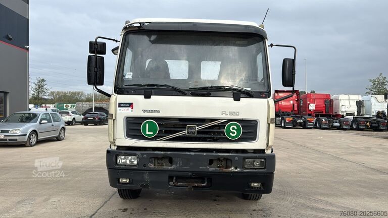 Chassis cabine Volvo FL 220 (FULL STEEL SUSP. / 10 BOLTS / 18 TONS /...