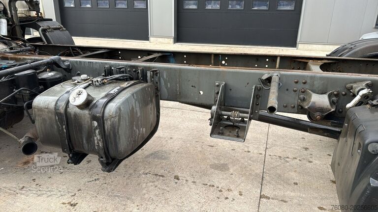 Chassis cabine Volvo FL 220 (FULL STEEL SUSP. / 10 BOLTS / 18 TONS /...