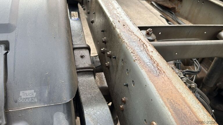 Chassis cabine Volvo FL 220 (FULL STEEL SUSP. / 10 BOLTS / 18 TONS /...