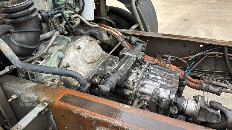 Chassis cabine Volvo FL 220 (FULL STEEL SUSP. / 10 BOLTS / 18 TONS /...