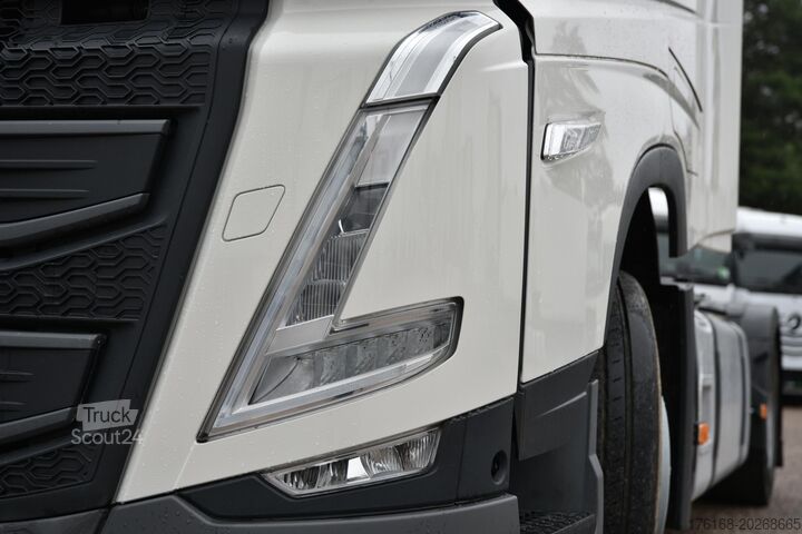 Standard tractor unit VOLVO FH 460 Globetrotter XL Varios i-Save