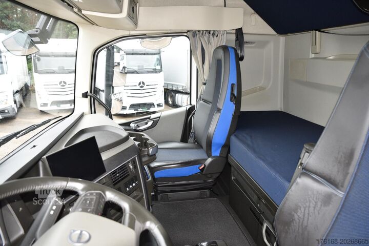 Standard tractor unit VOLVO FH 460 Globetrotter XL Varios i-Save