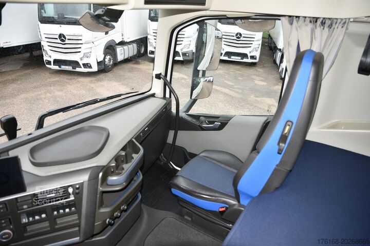 Standard tractor unit VOLVO FH 460 Globetrotter XL Varios i-Save