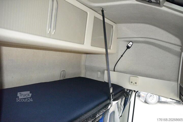Standard tractor unit VOLVO FH 460 Globetrotter XL Varios i-Save
