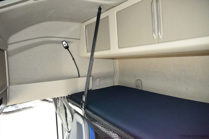 Standard tractor unit VOLVO FH 460 Globetrotter XL Varios i-Save