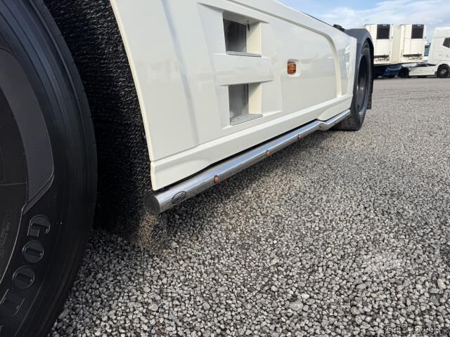 Standardní tahač DAF XF 530 SSC Intarder Standklima Lightfix Bügel