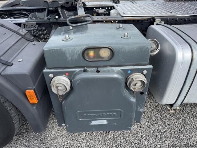 Standardní tahač Iveco S-Way 460 4x2 Intarder Standklima Drum Kompressor