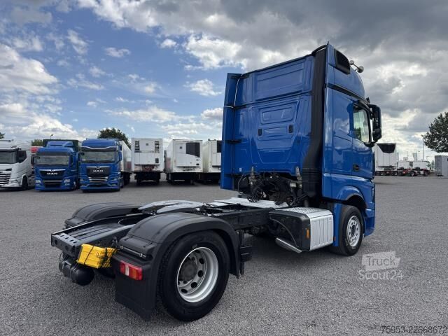 Standardní tahač Mercedes-Benz 1851 LS Actros Gigaspace Retarder 2 x PTO