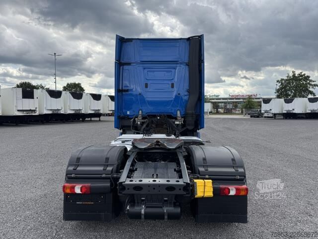 Standardní tahač Mercedes-Benz 1851 LS Actros Gigaspace Retarder 2 x PTO