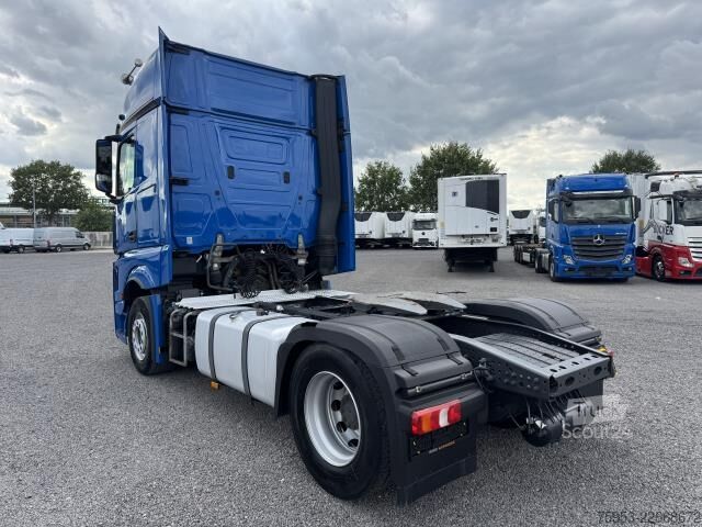 Standardní tahač Mercedes-Benz 1851 LS Actros Gigaspace Retarder 2 x PTO