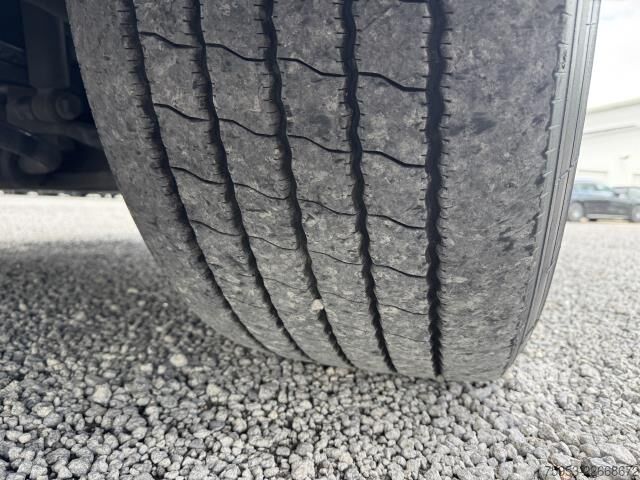 Standardní tahač Mercedes-Benz 1851 LS Actros Gigaspace Retarder 2 x PTO