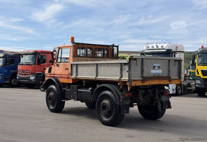 Trojstranný sklápací nákladný automobil Mercedes-Benz U 1700 4x4 3-Seitenkipper / Swiss-Vehicle