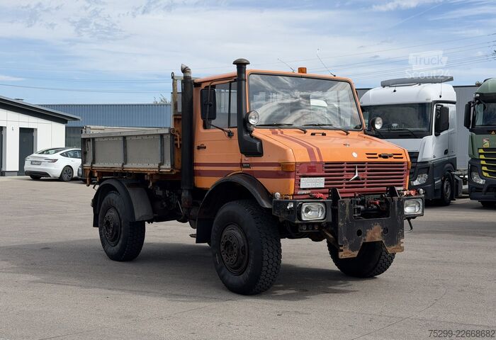 Trojstranný sklápací nákladný automobil Mercedes-Benz U 1700 4x4 3-Seitenkipper / Swiss-Vehicle