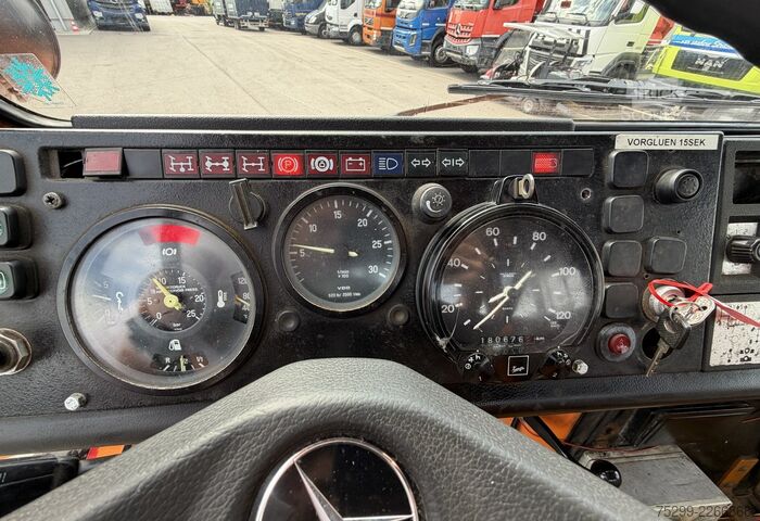 Trojstranný sklápací nákladný automobil Mercedes-Benz U 1700 4x4 3-Seitenkipper / Swiss-Vehicle