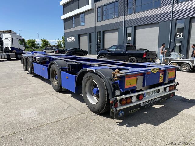 Transport av containrar Broshuis 2Connect 2AKCC / 4 Axles / 3x Steering Axle / 2...