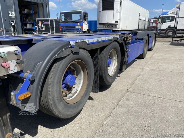 Transport av containrar Broshuis 2Connect 2AKCC / 4 Axles / 3x Steering Axle / 2...