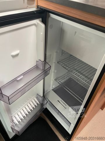 Τροχόσπιτο αυτοκινούμενο PÖSSL 2 WIN Vario | Markise, RFK, AHK,  Alufelgen