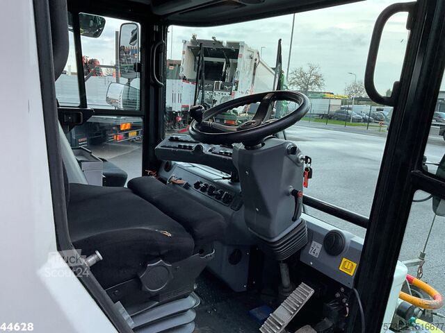 Road sweeper Ravo 540 Euro 6 with 3-rd brush