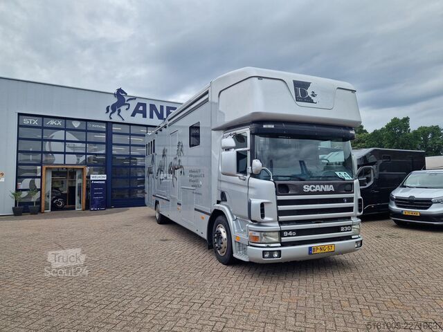Transport de chevaux Scania P94 Roelofsen 5paards paardenvrachtwagen met li...