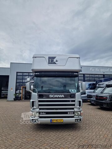 Transport de chevaux Scania P94 Roelofsen 5paards paardenvrachtwagen met li...