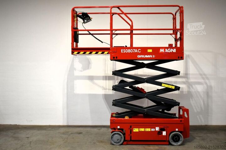 Tovornjak z delovno ploščadjo Magni ES0807AC