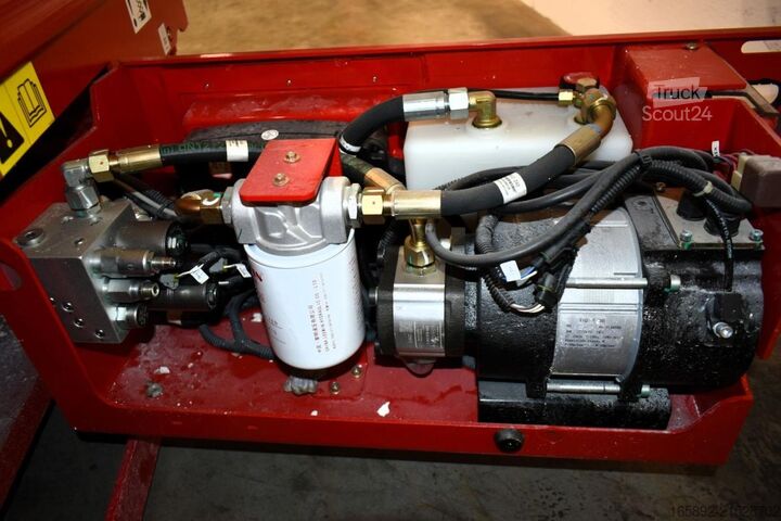 Tovornjak z delovno ploščadjo Magni ES0807AC