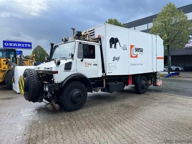 Wegenbouwmachine Unimog U 1650 L (Railroad cleaning)