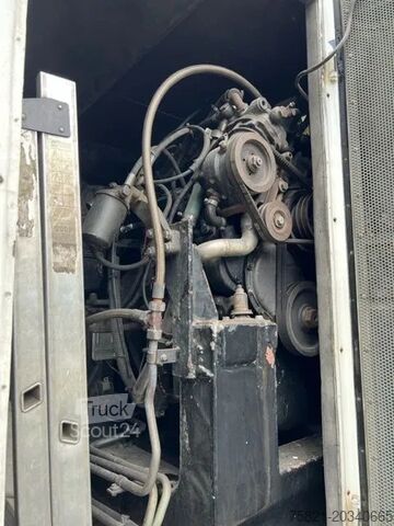 Wegenbouwmachine Unimog U 1650 L (Railroad cleaning)