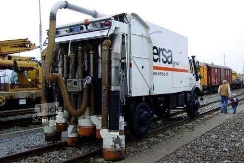 Wegenbouwmachine Unimog U 1650 L (Railroad cleaning)