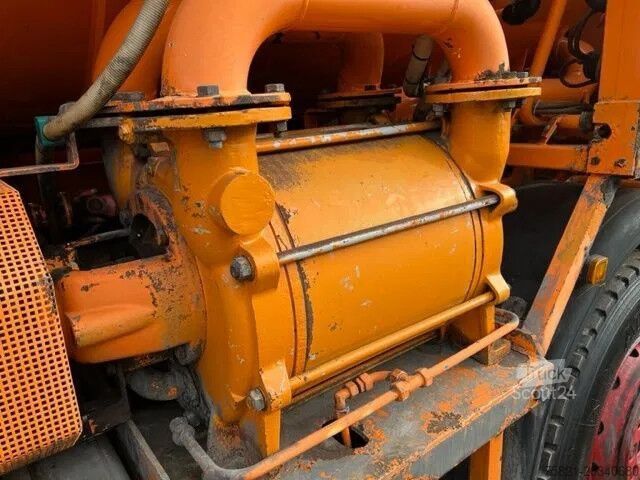 Zuigvoertuig MAN 35.402 8x4 (ORIGINAL LOW KM )