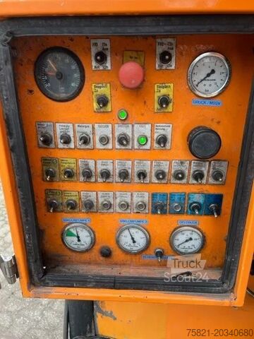 Zuigvoertuig MAN 35.402 8x4 (ORIGINAL LOW KM )