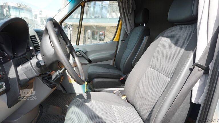 Седельный тягач MERCEDES-BENZ CDI 519 319 SZM Schlafkabine Standheizung