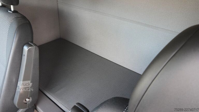 Седельный тягач MERCEDES-BENZ CDI 519 319 SZM Schlafkabine Standheizung