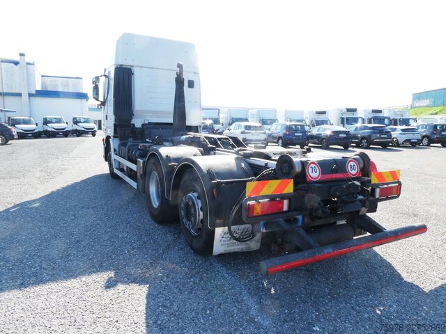 شاحنة قلّابة بذراع تحميل متحرك Iveco Stralis AS 260 500