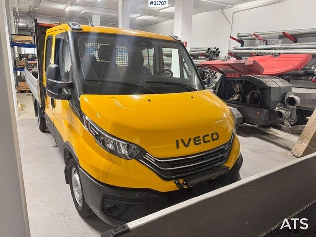 Stationwagen met hoog dak Iveco 35S18 flatbed truck with crane – 2 sets of tires –