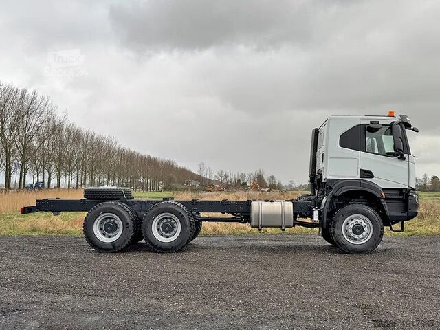 Chassis met cabine Iveco T-Way AT380T47WH-4500 Chassis Cabin (4 units)