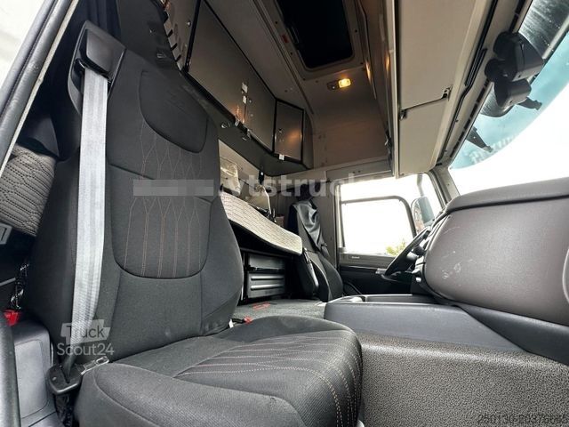 Standardowy ciągnik siodłowy DAF CF 450 FT 4x2 *Unfallschaden*