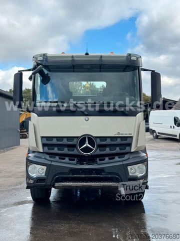 Kanca kasalı yük kamyonu (roll-off) MERCEDES-BENZ Arocs 1827 4x2 HYVA-Abrollkipper