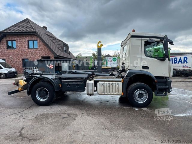Kanca kasalı yük kamyonu (roll-off) MERCEDES-BENZ Arocs 1827 4x2 HYVA-Abrollkipper