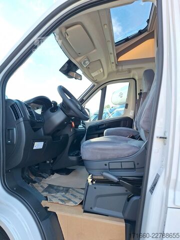 Polointegrovaný obytný vůz CARADO T 338 Markise, Radträger, Safety Paket