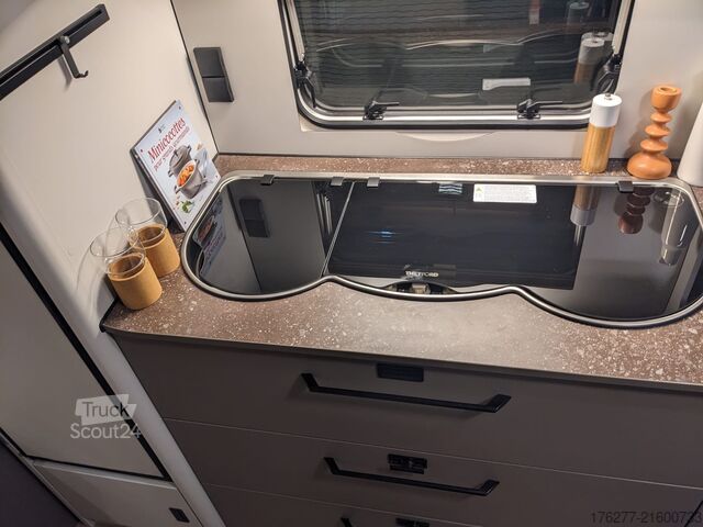 Touring caravan Burstner B66  465 TS