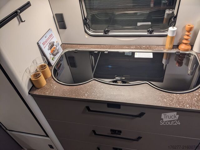 Touring caravan Burstner B66  465 TS