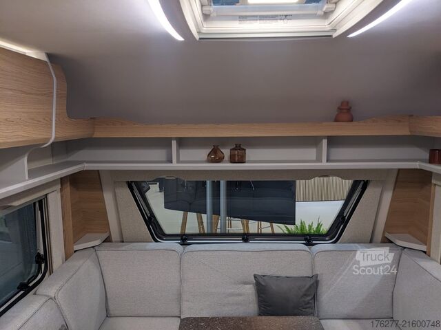 Touring caravan Burstner B66  465 TS