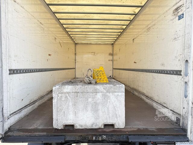 Vehicul comercial SAXAS 2 Achs Koffer Drehschemel 1. Hand trocken dicht