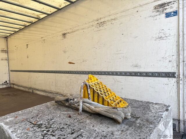 Vehicul comercial SAXAS 2 Achs Koffer Drehschemel 1. Hand trocken dicht